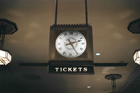 eastern standard time clock